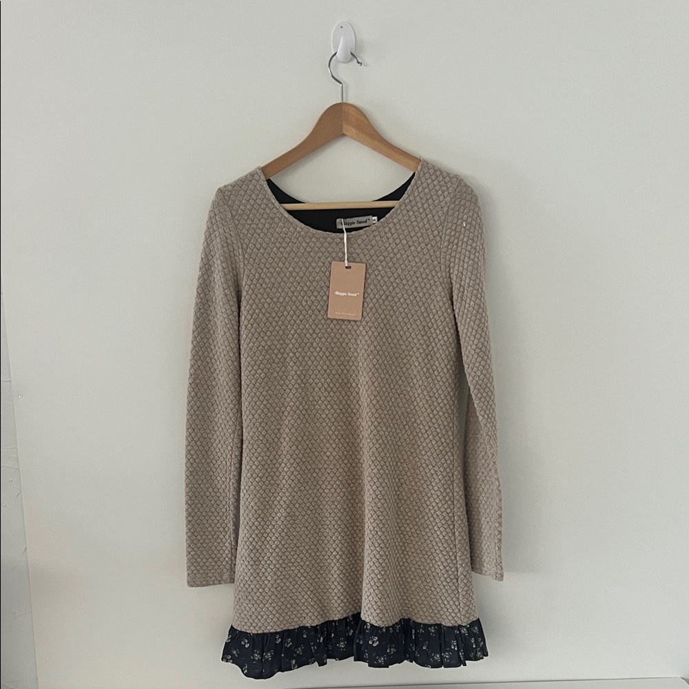 Chic Long Sleeve Beige Dress with Black Ruffle